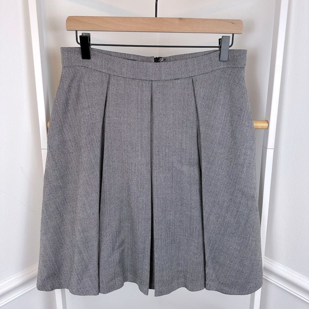 BROOKS BROTHERS Grey Herringbone Wool Blend Pleated A-Line Skirt NWT | Size 8P